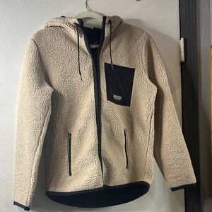 Hollister Men's Beige Sherpa Jacket with Black Details